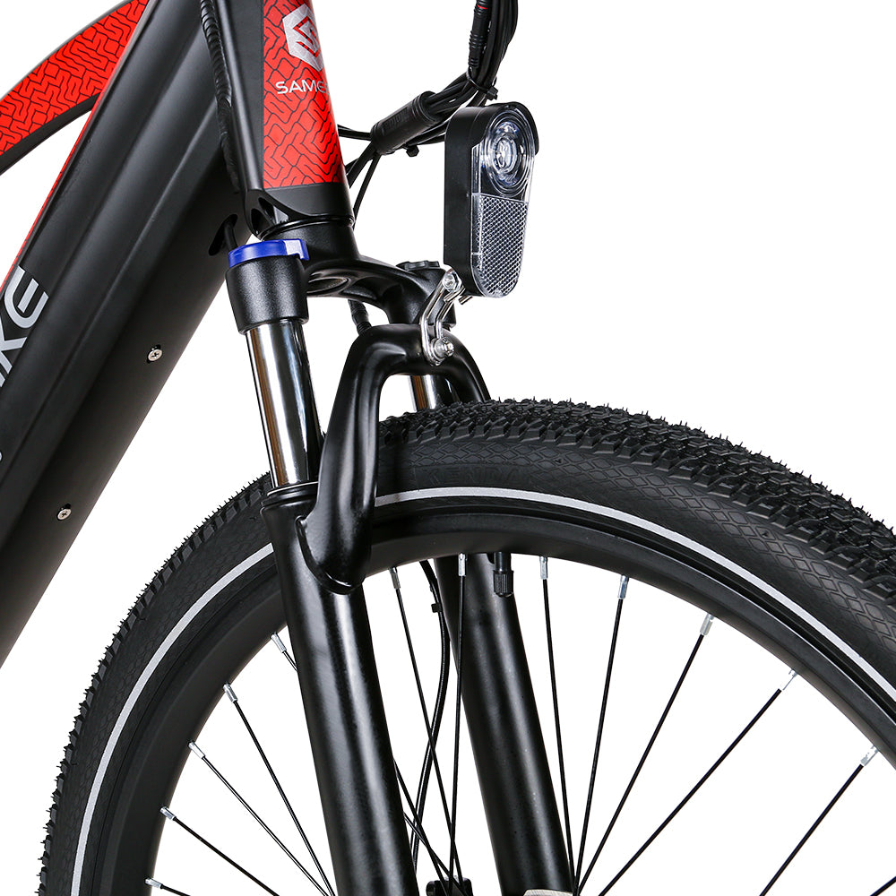 Detalle de la rueda y el motor de la bicicleta eléctrica Ridge XD26-II